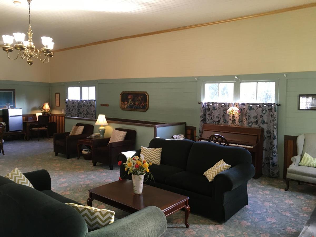 Alexander'S Lodge Ashford Bagian luar foto
